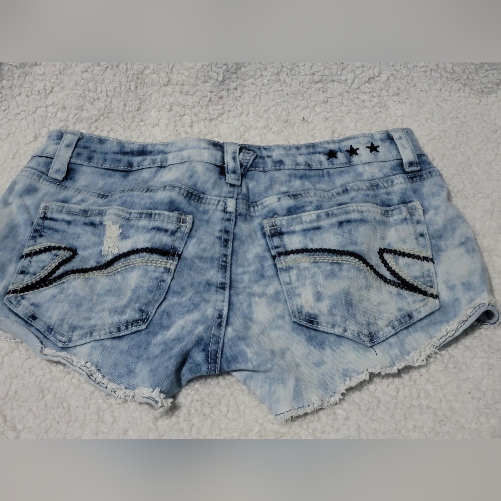 Hippie laundry shorts. Size 5 like new. Beautiful embroidered flowers on front - Picture 2 of 7